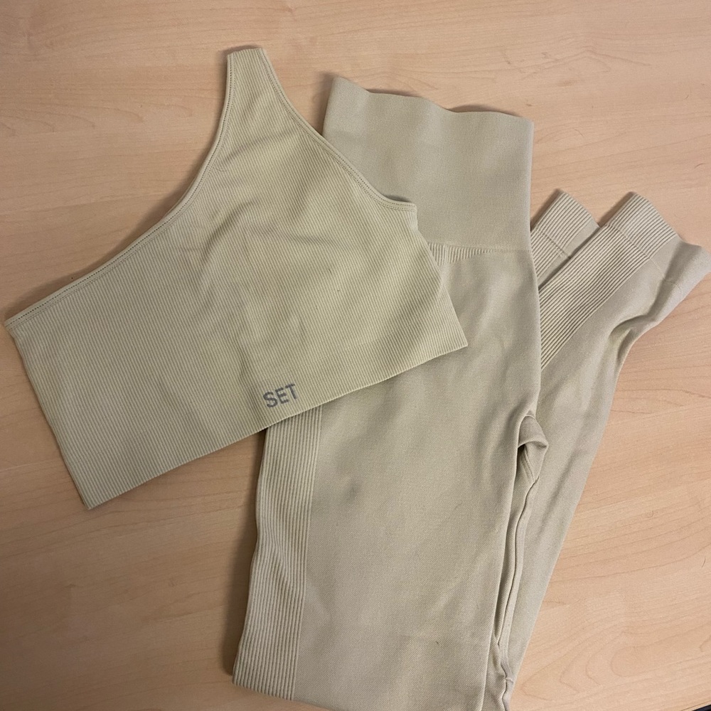 Set Active Two Piece workout set